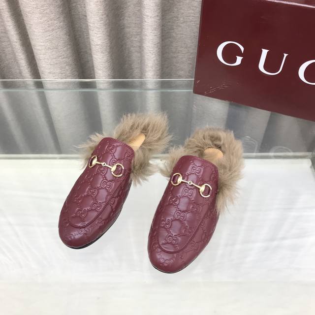 2025早秋新配色Gucci 古驰Princetown经典款羊毛拖鞋系列最新版面双G绒面穆勒鞋马衔扣平底半拖鞋托斯卡纳毛拖鞋 作为设计传承的杰出代表，新系列饰马