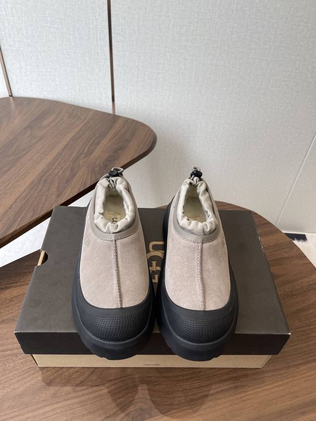 Ugg Tasman Weather Hybrid一秒蹬 男女同款经典Tasman鞋型之上加入大橘底机能撞色设计，环保防水防雪材质兼具时髦与功能属性 同时搭配全