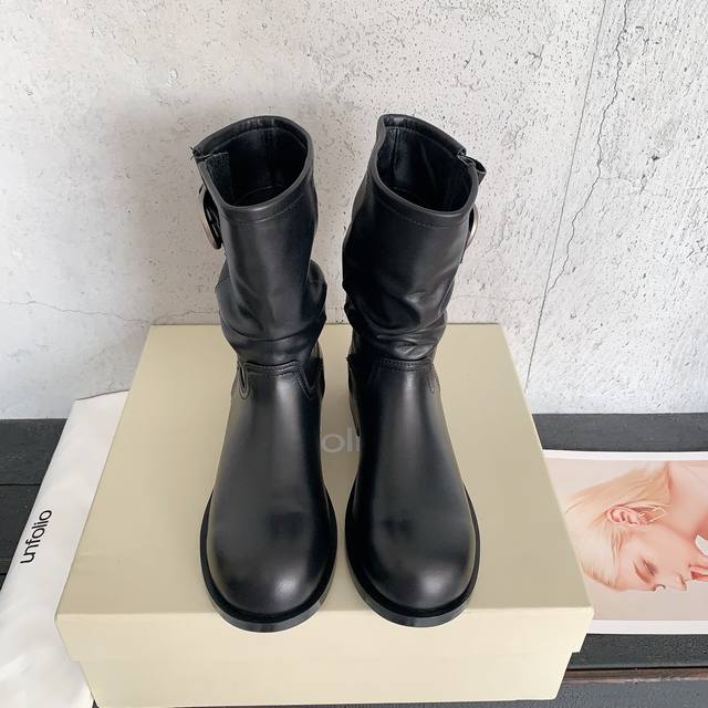Unfolio 秋冬新款堆堆靴称之为今年最好看的堆堆靴毫不过分复古百搭，慵懒简约对版牛皮 牛反绒面料，羊皮内里，意大利进口注塑大底，码数：35-39# 40#订