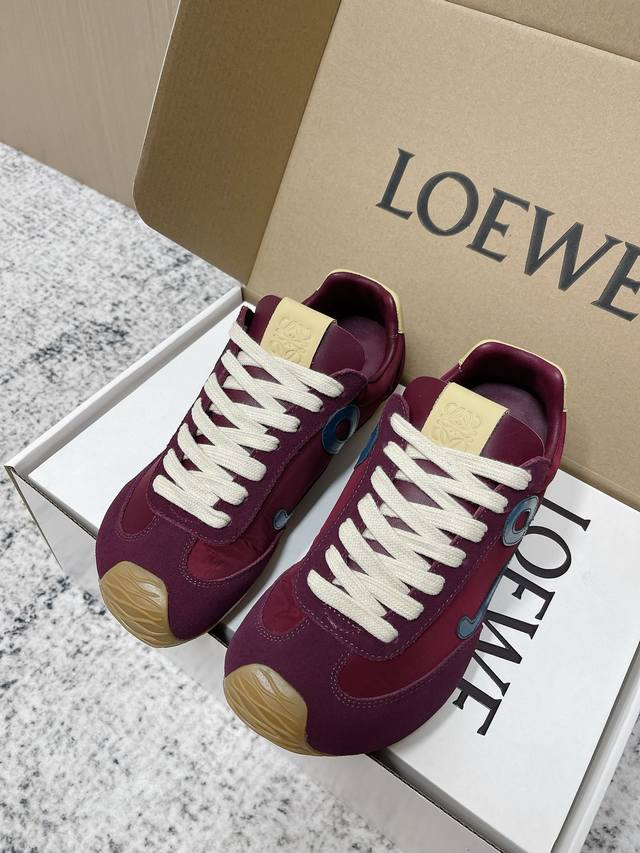 顶级版本:情侣款 Loewe 罗意威 最新走秀款 Ballet Runner 2.0情侣款 芭蕾 休闲 运动鞋 德训鞋 阿甘鞋 原版购入开发 做货 尼龙和牛皮革