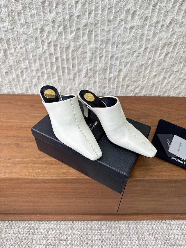 G731 Saint Laurent 圣罗兰 25Ss秋冬新款 尖头 高跟鞋 这款早秋新款小方头后空高跟包头拖鞋上脚超显瘦脚，舒适度棒棒滴，非常百搭， 值得推荐