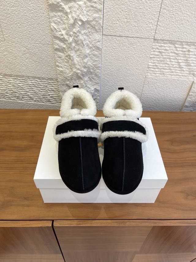 顶级版本: 莞货 The Row 2025 秋冬新款 复古 魔术贴 内增高 皮毛一体 勃肯鞋 The Row风羊羔毛勃肯鞋，简约复古又超有质感！加绒内里，冬天穿