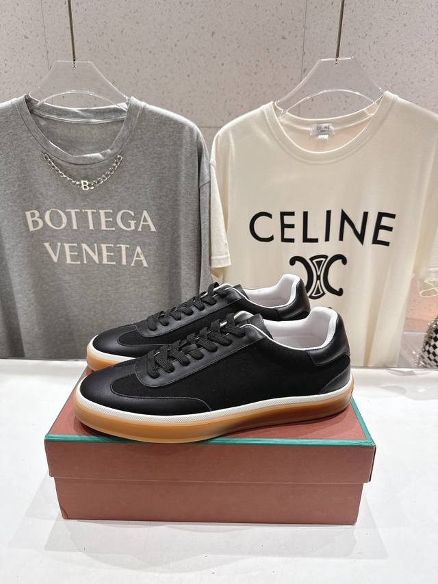 高版本出厂 情侣款 Lp30 Ss新品新色发售Loro Piana 官网同款 经典系带休闲鞋 简约时尚，鞋面采用 Wish 超软牛皮面料制做，羊皮中底，全方位一