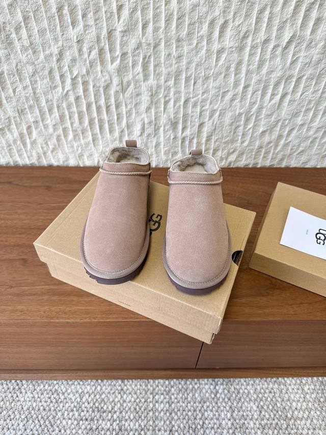 G655 Ugg 油叽叽 25Ds秋冬新款 包头拖鞋 毛毛拖鞋 棉鞋 真的是必须人手一双！慵懒随性的代表 穿搭上脚真的很高级 上脚包裹感超Nice 很舒服，懒人