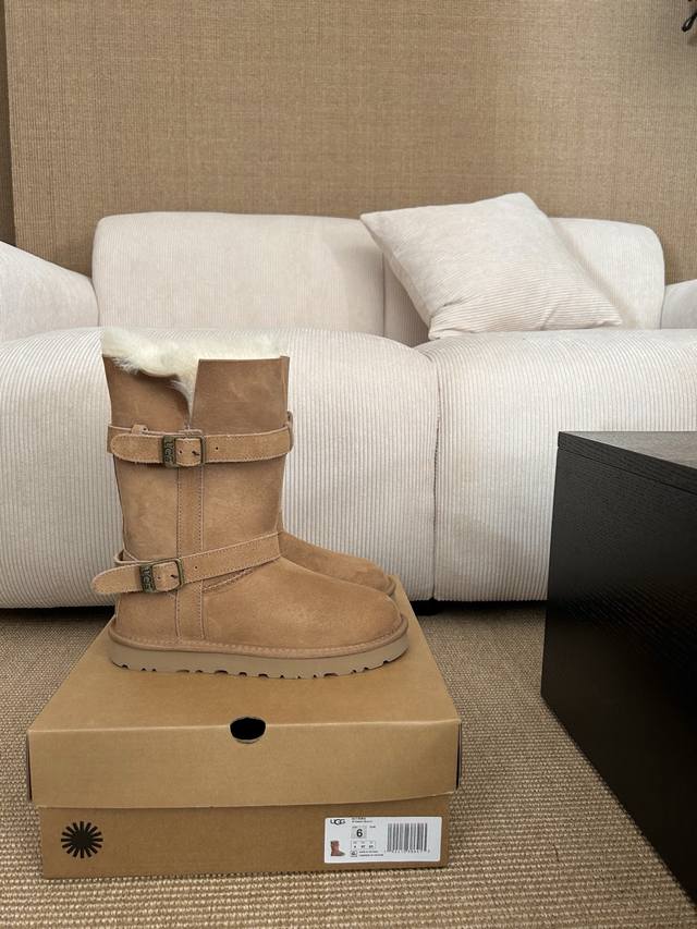 骑士薄底靴 中筒 隆丰A级皮毛一体 谁穿谁女神的款 可外翻两穿～怎么搭配怎么好看～ 栗色、灰色、羚羊棕、咖色 色现货！ Size：35 40