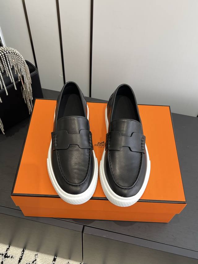 女款 男款420 Hermes 爱马仕 经典H 情侣款乐福鞋 英伦复古设计 经久不衰 休闲 简约风格免系带休闲运动鞋 舒适 休闲 百搭 面料: 牛反绒 小牛皮