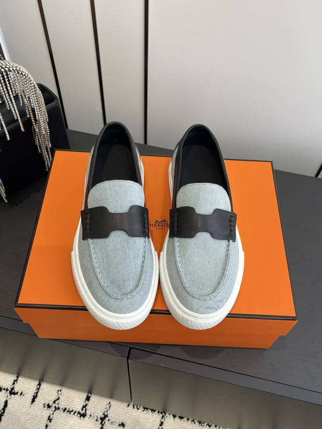 女款 男款420 Hermes 爱马仕 经典H 情侣款乐福鞋 英伦复古设计 经久不衰 休闲 简约风格免系带休闲运动鞋 舒适 休闲 百搭 面料: 牛反绒 小牛皮
