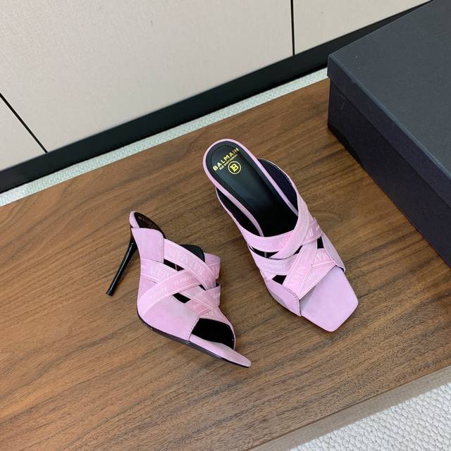 Bal*Ain 织带高跟拖鞋。愈发別致出众，无敌气场、无敌好看。 材质：鞋面羊京定制Logo织带。牛皮内里，意大利真皮大底，跟高9.5Cm 码数: 36-42