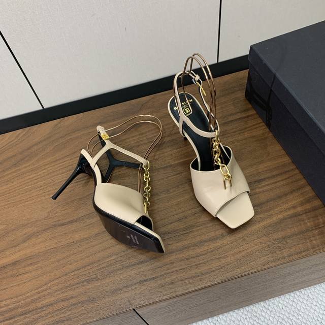 Bal*Ain 链条高跟凉鞋。愈发別致出众，无敌气场、无敌好看。鞋面牛皮，牛皮垫脚。真皮大底。跟高9.5Cm 码数：36-42 40、41、42定制不退换 批：