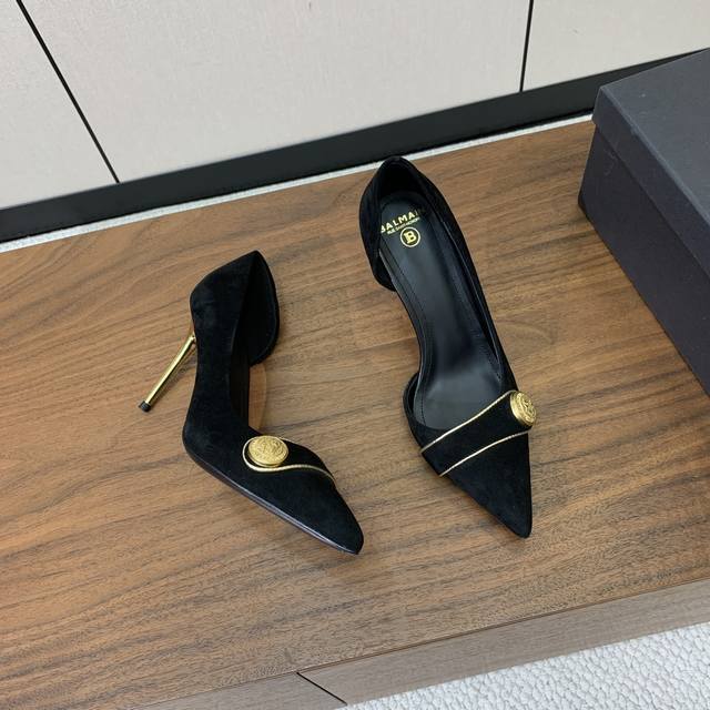 Bal*Ain 中空高跟单鞋。愈发別致出众，无敌气场、无敌好看。 材质：鞋面羊京，牛皮垫脚。意大利真皮大底，跟高9.5Cm 码数: 36-42 40、41、42