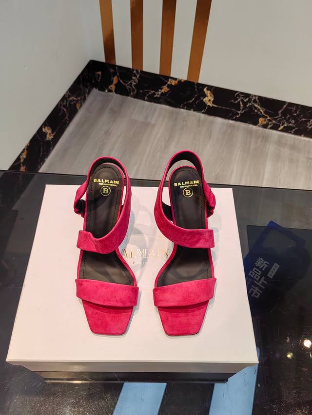 工厂P出， Balmain｜巴尔曼新品 金属跟高跟凉鞋 面料进口羊京，内里是牛皮 意大利进口真皮大底！ 跟高：9.5Cm 码数：35-39 40.41.42定制