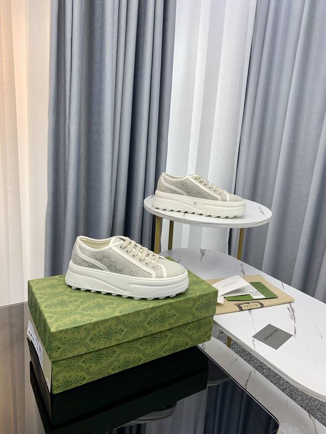 高版本*Gucci* 爆款老花帆布休闲厚底鞋 原版工艺一比一复刻！重工刺绣追求极致 增高上脚舒适 底轻！面料：特定双G刺绣印花条纹提花织法帆布 内里：原版订制帆