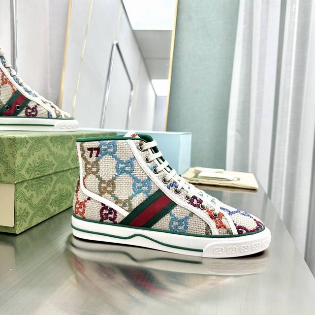 出厂价Pp：女 男+10 顶级版本 高帮靴子女 男 Gucci 古奇 最新款经典款1977低帮双G帆布鞋，原版购入，1：1开发，原版套楦工艺。 尺码：35-45