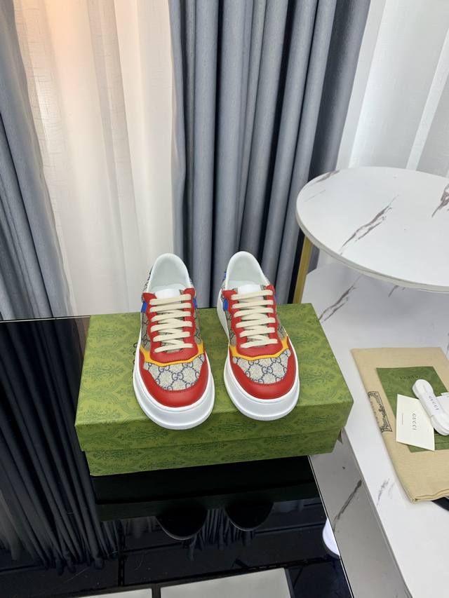 出厂价P 顶级版本，原单品质 古奇Gucci 最新款男女休闲小白鞋，情侣款！原版开模，套楦版本，系列完美！欢迎品鉴。原版打码工艺。 面料:头层牛皮 内里:丝绸牛