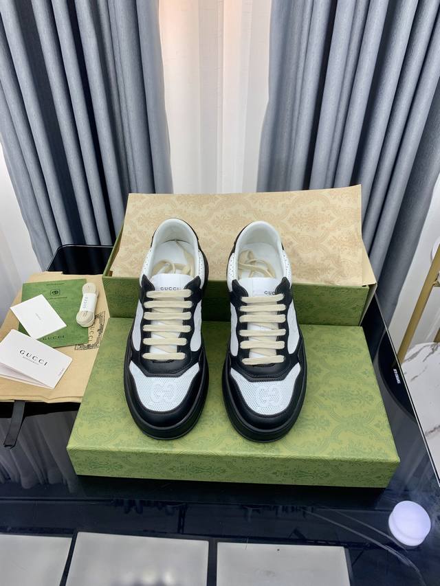 出厂价P 顶级版本，原单品质 古奇Gucci 最新款男女休闲小白鞋，情侣款！原版开模，套楦版本，系列完美！欢迎品鉴。原版打码工艺。 面料:头层牛皮 内里:丝绸牛