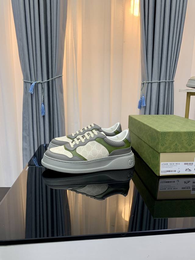 出厂价P 顶级版本，原单品质 古奇Gucci 最新款男女休闲小白鞋，情侣款！原版开模，套楦版本，系列完美！欢迎品鉴。原版打码工艺。 面料:头层牛皮 内里:丝绸牛