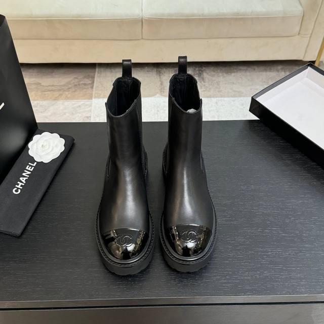 25P早秋 专柜 正品级 版本！！ 专柜简直疯抢了，各大社交平台热门晒图，这期的走秀款绝对太帅了，绝对是这一季最热门的款式，专柜仙女们真的太识货了，不卡脚也不会