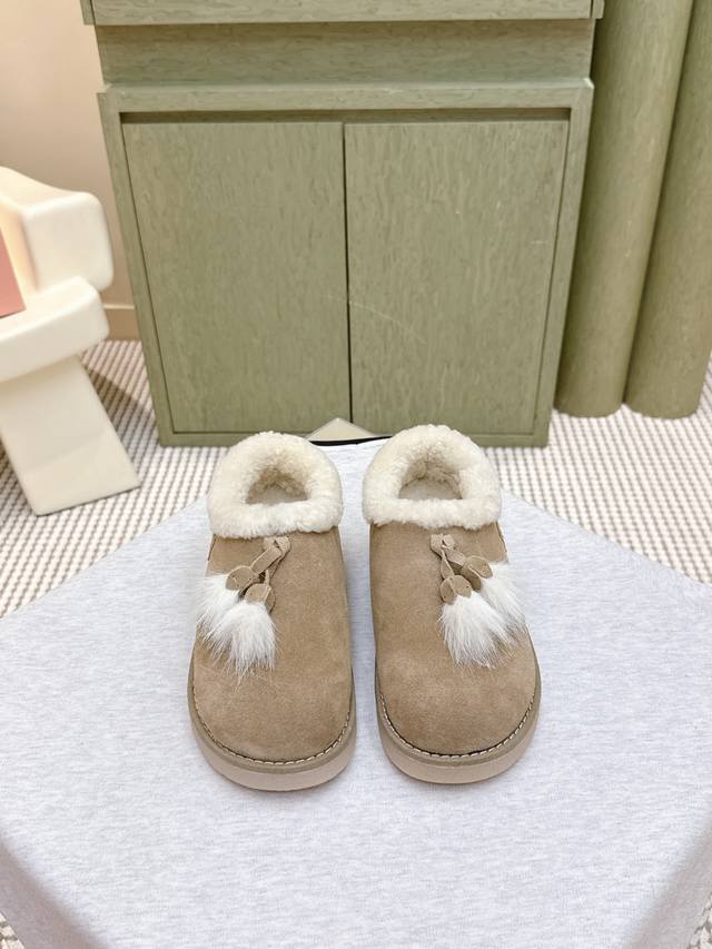 代购级 ｜D0098Miumiu 缪缪 25Ss秋冬走秀款 羊毛小短靴雪地靴毛毛鞋 经常出现在各大时装杂志封面 各路明星、小红书博主都有钟爱 搭配绑带设计更显优