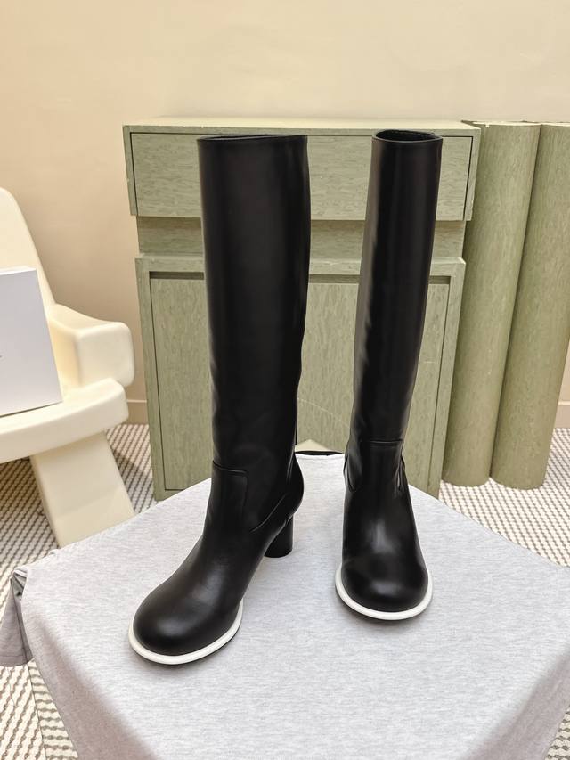 代购级 ｜D0016The Row 25 秋冬新款高跟靴长款 圆头鞋头尽显性感，穿搭显瘦长腿神器 一双有设计感的极简长靴可以让人成为整个冬天的主角 低调优雅与时