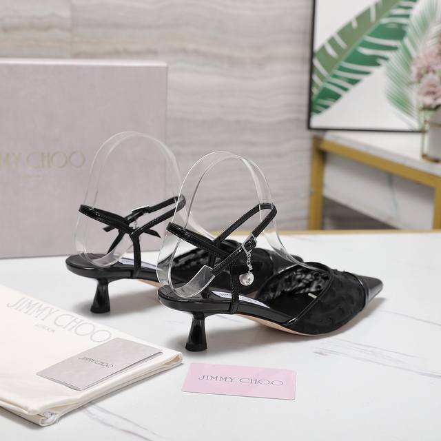 最高版本 Jimmy Choo 吉米周 是一个非常全面之尊贵时尚生活品牌， 香港,美国等大时尚博主及明星的同款细跟后空凉鞋 澳大利亚 尖头系列、简直是美上天了，