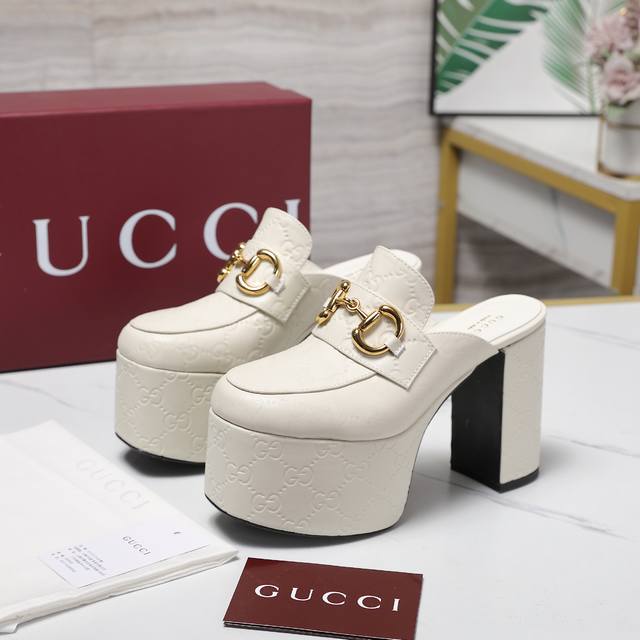 最高版本 Gucci 2025春季款新防水台高跟罗马凉鞋 走鞋款秀 古驰 恨天高 后空拖鞋 时尚的品牌Logo持加，具有超辨高识度 各品大争牌恐先推后出超系跟高