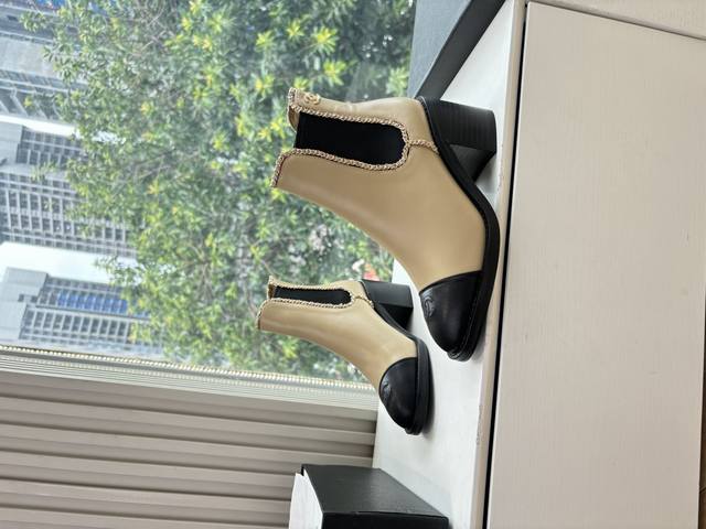 G887Chanel香奈儿*小香秋冬新款骑士靴库靴切尔西靴真的是帅气时尚的代表马丁靴骑士靴靴筒Chanel字母点缀 低调不失奢华！简约时尚个性又大气！自然流畅的