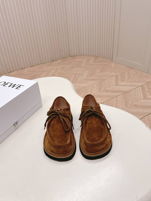 女 罗意威25Ss新款 阿甘鞋 德训运动鞋 情侣款 高级绒面打造，灵感来自复古，全新演绎经典，轻便、舒适、透气的四季必备单品 无论是搭配牛仔裤还是裙子，风格切换