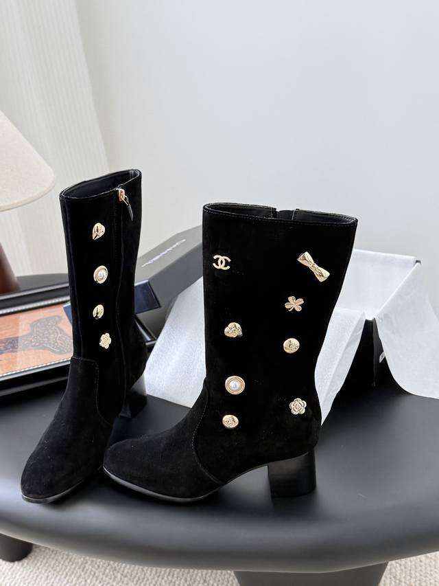 Chanel 25A高级手工坊系列中筒靴 新款抢先发售 今年秋冬必爆单品 原版开发 私模五金 真皮大底 鞋面牛皮 内里羊皮 Size:35-39 其他码数定