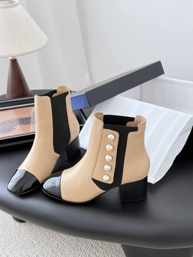 Chanel 25K秋冬新款短靴 高级复古感 跟高6 9Cm 原版开模珍珠 真皮大底 Size:35-39 其他码数定做