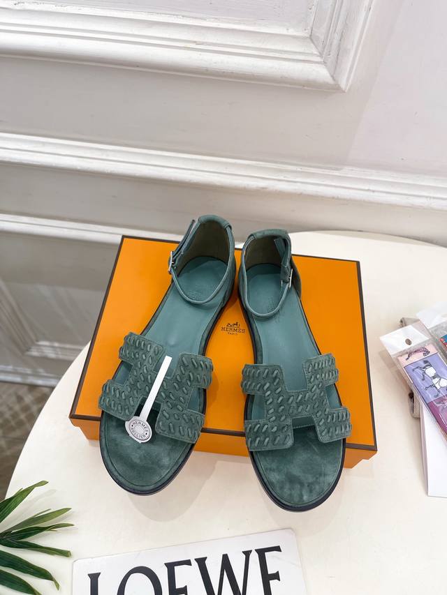 爱玛仕 25 2025春夏新品 顶级版本经典H型Santorini平底凉鞋系列 鞋面：原版特定面料 内里：进口混种羊皮 大底：原版意大利真皮大底 跟高：平底 鞋
