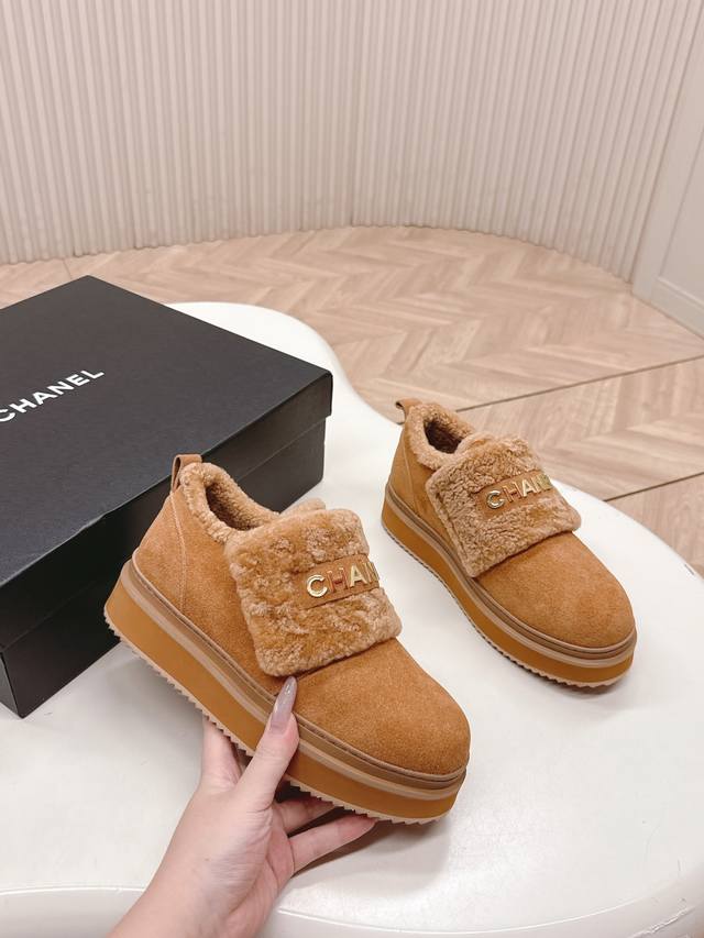 香奈儿 Chanel 经典 乐福毛毛鞋 毛靴 反绒皮面加羊毛 高级气质 随意搭配 上脚非常舒适，鞋面原版牛猄 内里羊毛 原版五金 原版大底 35-40