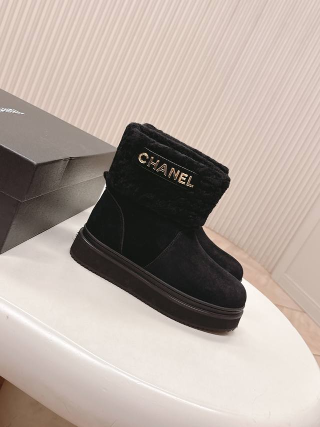 香奈儿 Chanel 经典 毛靴 反绒皮面加羊毛 高级气质 随意搭配 上脚非常舒适，鞋面原版牛猄 内里羊毛 原版五金 原版大底 35-40