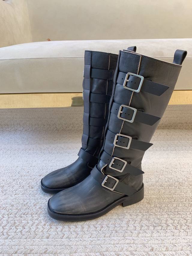 Miista*Ss25新款铁排扣长靴 原版套楦 顶级品质 材质 鞋面：进口牛皮 内里：进口羊皮里 大底：真皮大底 码数：35-39 34.40.41定做不退不换