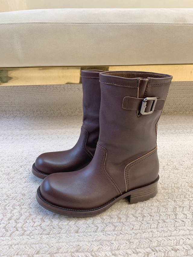 Prad*Ss25新款牛仔短靴 原版套楦 顶级品质 材质 鞋面：进口小牛皮 内里：进口羊皮里 大底：真皮大底 码数：35-39 34.40.41定做不退不换