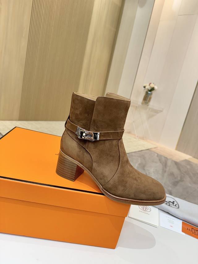 工厂P价 Hermes爱马仕经典系列Jill 朋克风格Glenan 五金扣中跟过膝女长靴 H家明星同款粗跟圆头一脚蹬机车骑士军靴 材质:鞋面进口小牛皮 进口羊猄