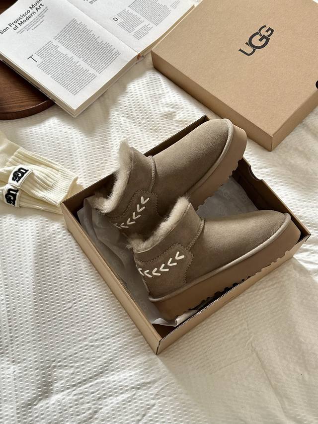 厚底小毛线雪地靴 今年特别爱毛线编织 厚底又增高、秋冬真的好搭 Col：栗色、羚羊棕 Size：35-40