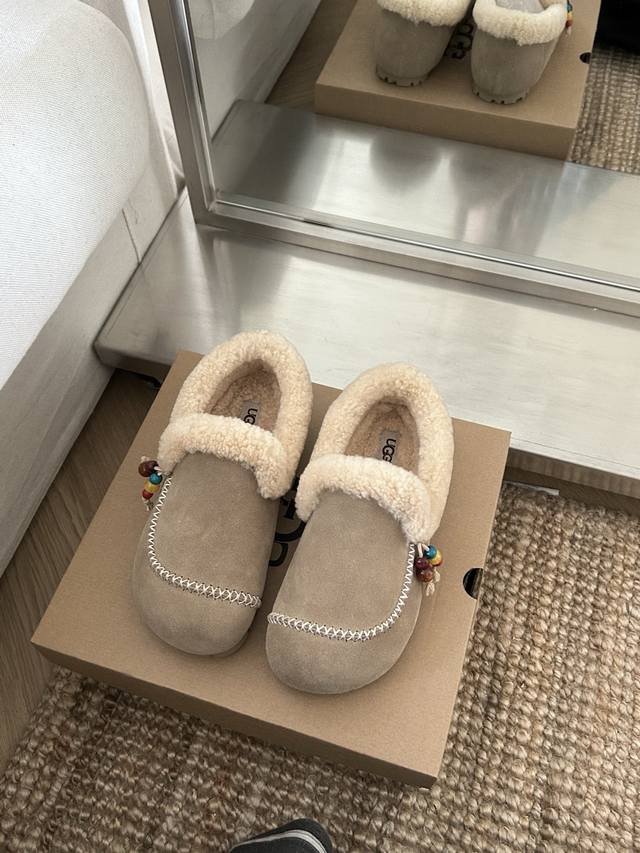 Ugg小红书穆勒串珠一脚蹬，流行马克线设计，翻毛口暖烘烘，小流苏装饰牛皮羊毛，三色：栗色 菜籽 巧色 ！码数35-40码！