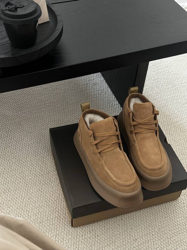 Ugg新款冬季加绒复古马丁靴，磨砂牛皮内里真羊毛，男士们宝贝来啦，英伦风帅气百搭舒适厚底 颜色：栗色。菜紫色 码数40-44 ！