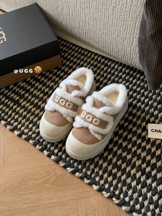 澳版翼毛休闲半拖 一脚蹬太好穿 这个好萌好轻好便捷 不知道该怎么夸 真的是一眼心动 Size：35-40