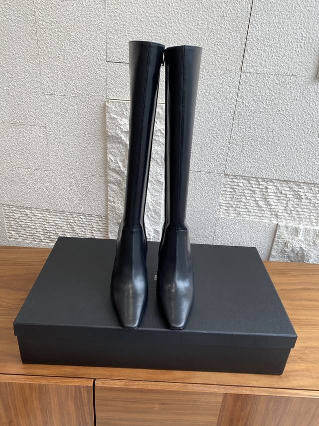 顶级版本: Saint Laurent 圣罗兰 25Ss 秋冬新款 Francoise系列 方头 侧拉链 高跟 高筒鞋 长靴 Saint Laurent 这双