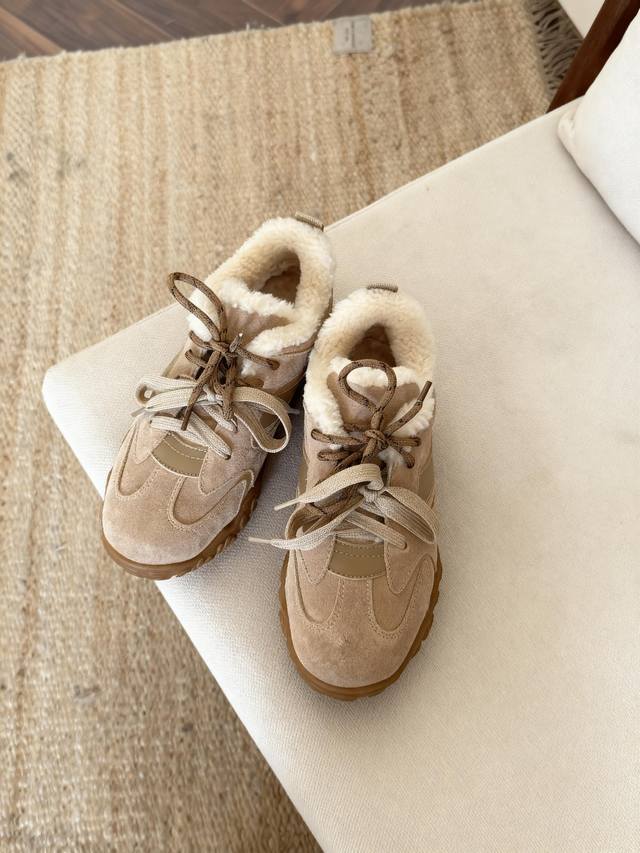 又一款惊艳到你的复古德训鞋，彩色与净色的完美搭配，多色双鞋带美的恰到好处，是出街的完美搭子，澳洲小卷羊毛里，舒适松软的大底， 颜色 栗色，沙色 巧色 码数 5-