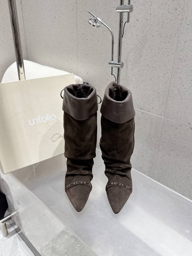 顶级版本:短靴 长靴 Unfolio 2025 早秋新款 堆堆短靴 及膝靴 可折叠两穿 尖头 长靴 Sienna 堆叠感及膝靴，黑色甄选小牛皮，皮质光滑细腻，纹