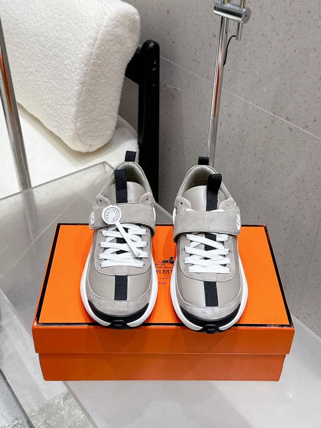 代购级 25Ss Hermes 爱马仕 新品 H家 厚底增高休闲运动鞋 采用进口牛皮 进口麂皮镂空 运动时尚鞋面整圈头层小牛皮无断接大气奢华 定制 双提环设计