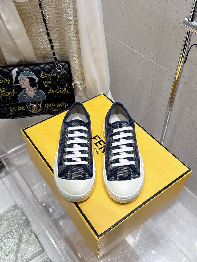 出厂 Fendi芬迪新款板鞋休闲运动鞋布鞋 经典Ff老花面 超好看百搭 L内里采用透气布里 轻便 舒适百搭 原版Tpu大底 码数，女款35-39 40 41码定