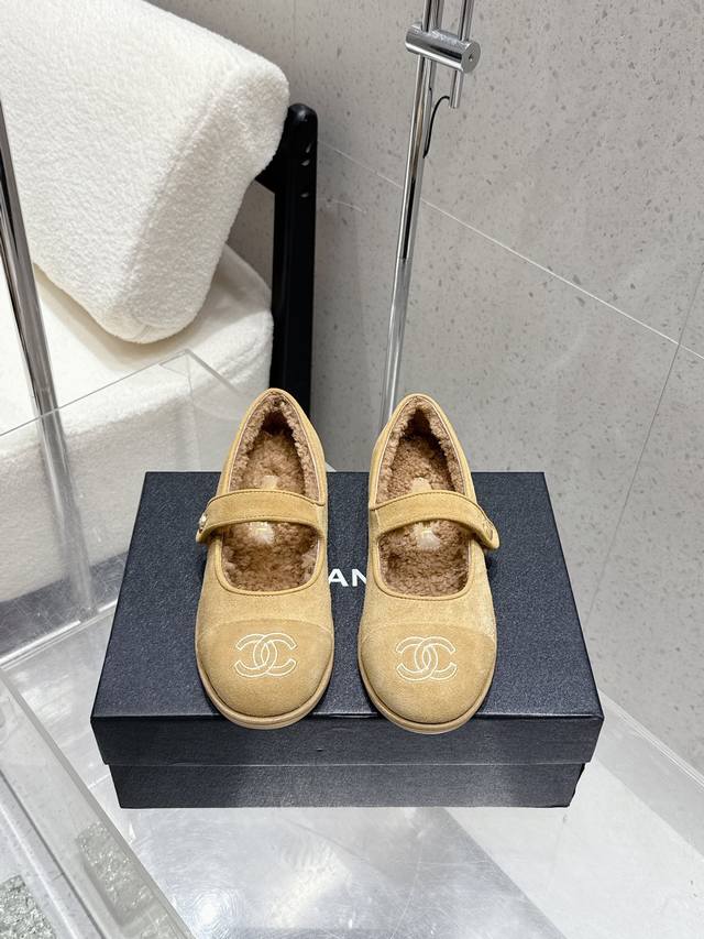 Chanel香奈儿小香风2025秋冬新款法式玛丽珍鞋毛毛鞋 乐福鞋 复古又百搭 上脚好美好温柔一双平底鞋 单穿或配个小袜子都非常出彩 羊毛里软乎乎的穿上就舍不得