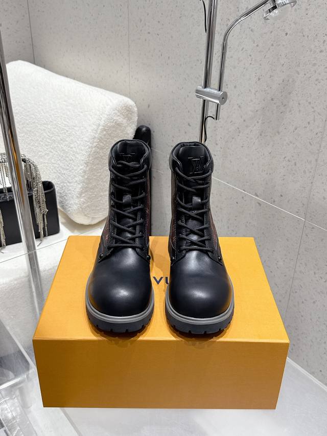 出厂 Louis Vuitton 25Ss秋冬新款 Lv情侣款大头系带工装靴 短靴 裸靴 鞋面：牛皮 老花皮 棉布 内里垫脚：牛皮 鞋底：原版开模定制橡胶大底