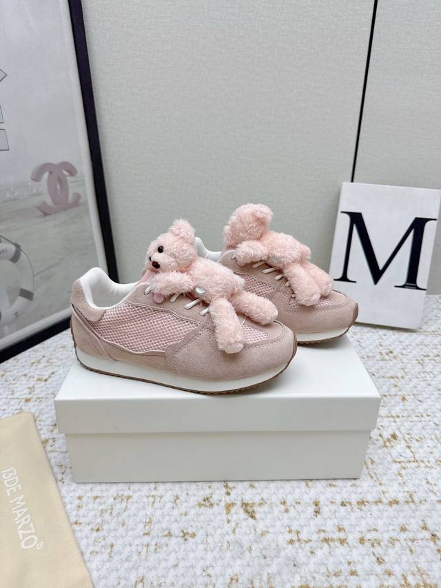 出厂 高版本 13Demarzo 小众潮牌 25Vs 早秋最新爆款休闲系列 圆头小熊休闲鞋 鞋子和小熊居然也能搭配到了一起，软萌可爱的小熊通过弹力纽扣固定 很牢