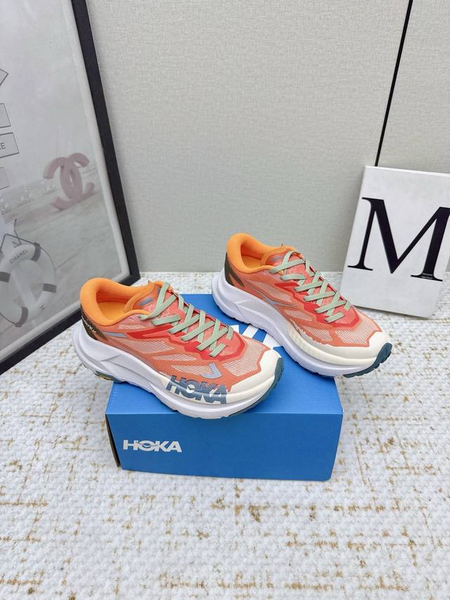 出厂 高版本 Hoka One One Mafate X Hoka-马法特X硬核出场 搭配异型碳纤维板、持久强劲推进梭织透气鞋面、轻盈舒适、快速排水 设计延续了