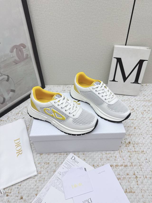 出厂 男10 高版本 最新Runn 系列 情侣款 厚底 休闲 运动鞋 原版购入开发 做货 这款 Runn 运动鞋是二零二五秋季系列新品 以优雅时尚的造型重新演绎