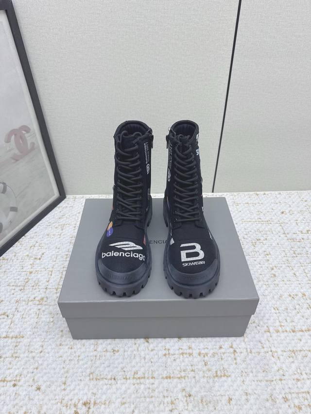 出厂： 高版本 巴黎世家Balenciaga Stomper短靴，购入原版开发，大底开模，仿古做旧工艺效果工装系带靴，圆头裸靴侧拉链厚男士底靴，锯齿性原版发泡大